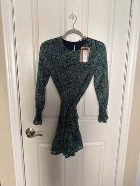 Vero Moda Vmida Long Sleeve Short Dress in Night Sky/Ida Green Pattern